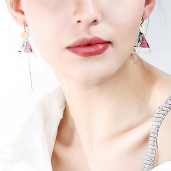 Female Trendy Geometric Asymmetric Earrings - Picture 3 of 5